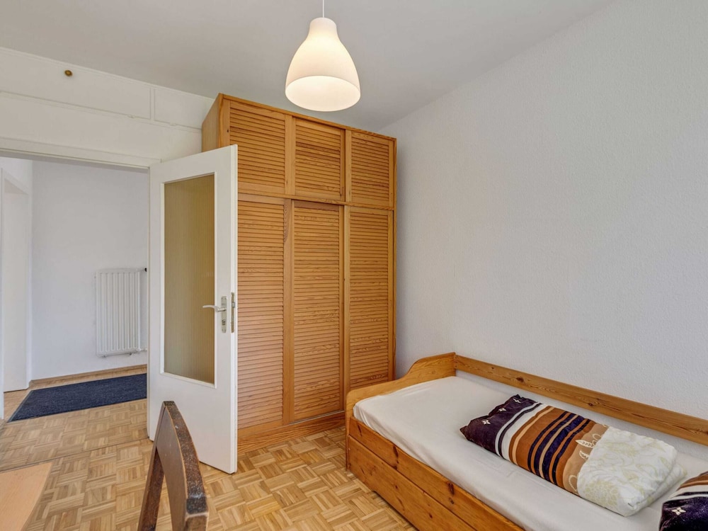 Charming Apartment in Fuldabruck with Garden — Lohfelden — photo 2