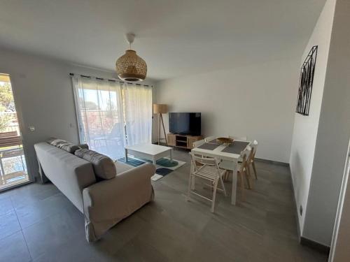 Prestige View 103 By Avecoeur — Eze