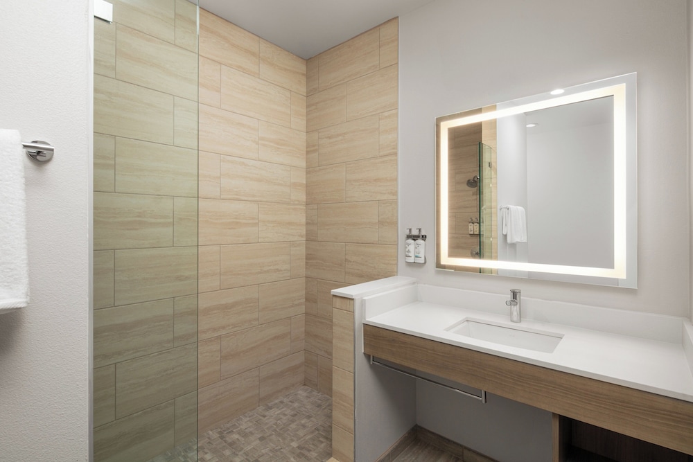 Holiday Inn Express Hotel & Suites Ventura by IHG - photo 22