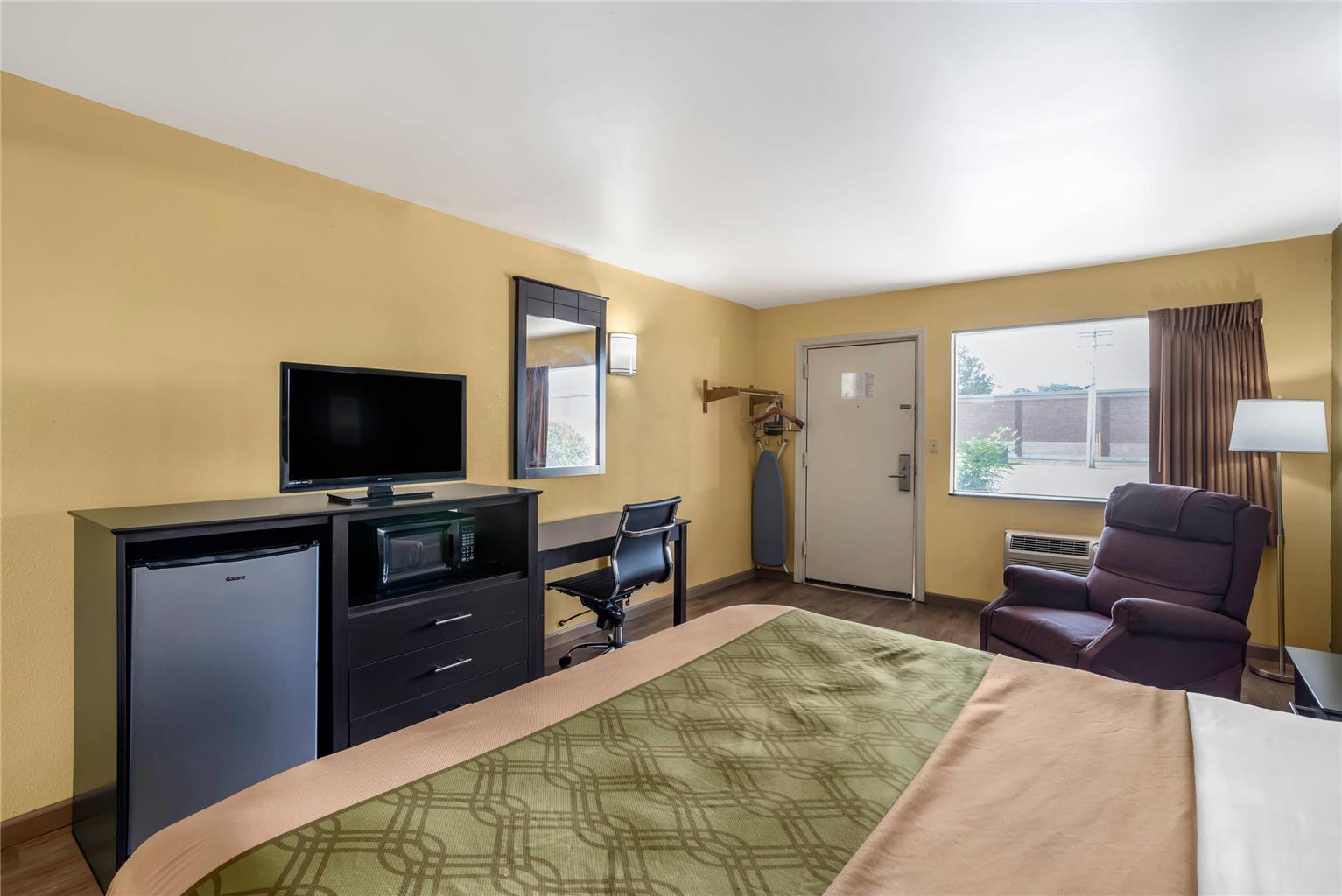 Econo Lodge Easton Route 50 - photo 15