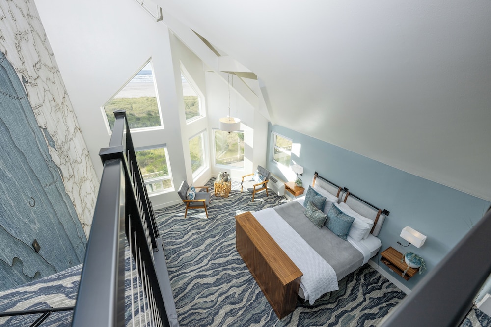 Seaside Oceanfront Inn - photo 2