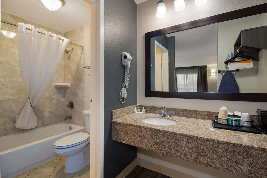 Quality Inn Coliseum - photo 23