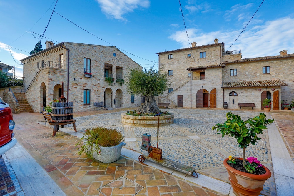 Il Sapore Della Luna Srl — 4-Star Luxury Hotel in Monteprandone, Italy