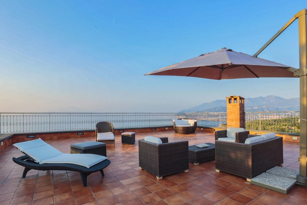 Romantic Rooftop Apartment with Pool&Terrace — 4-Star Luxury Hotel in Sorrento, Italy