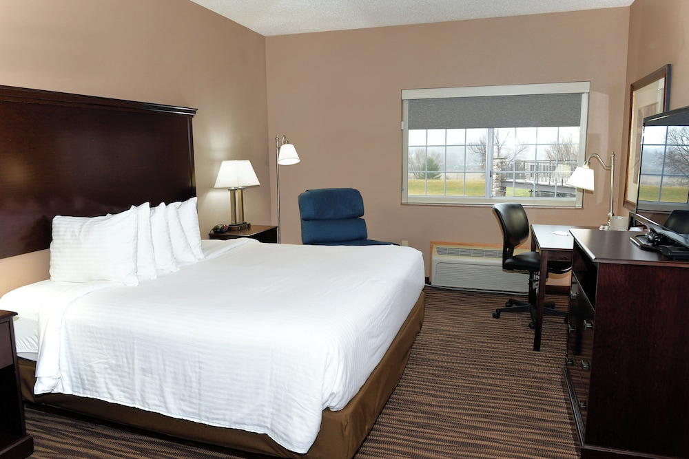 Cobblestone Inn & Suites Denison Majestic Hills - photo 37