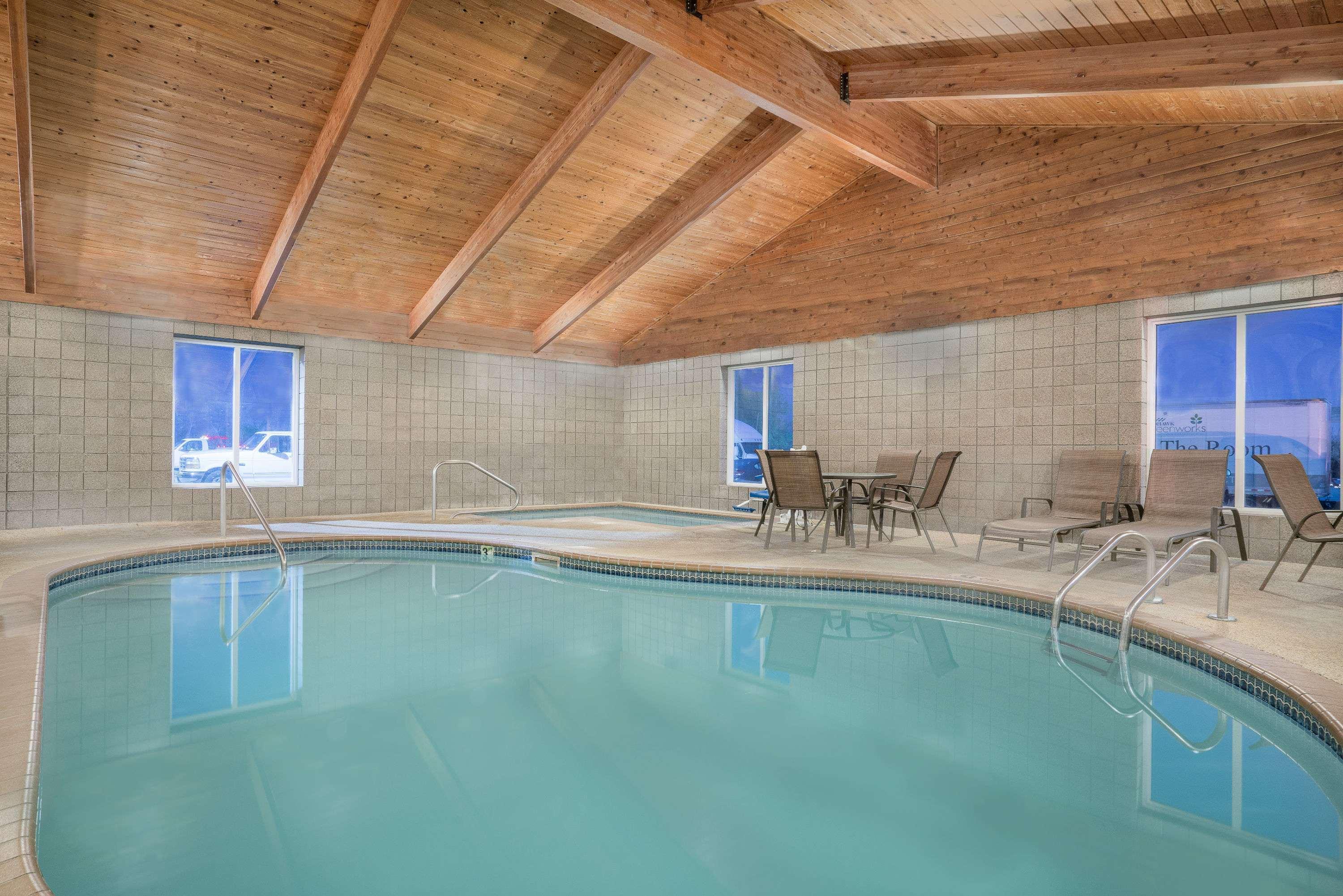 Days Inn by Wyndham Alexandria MN - photo 4