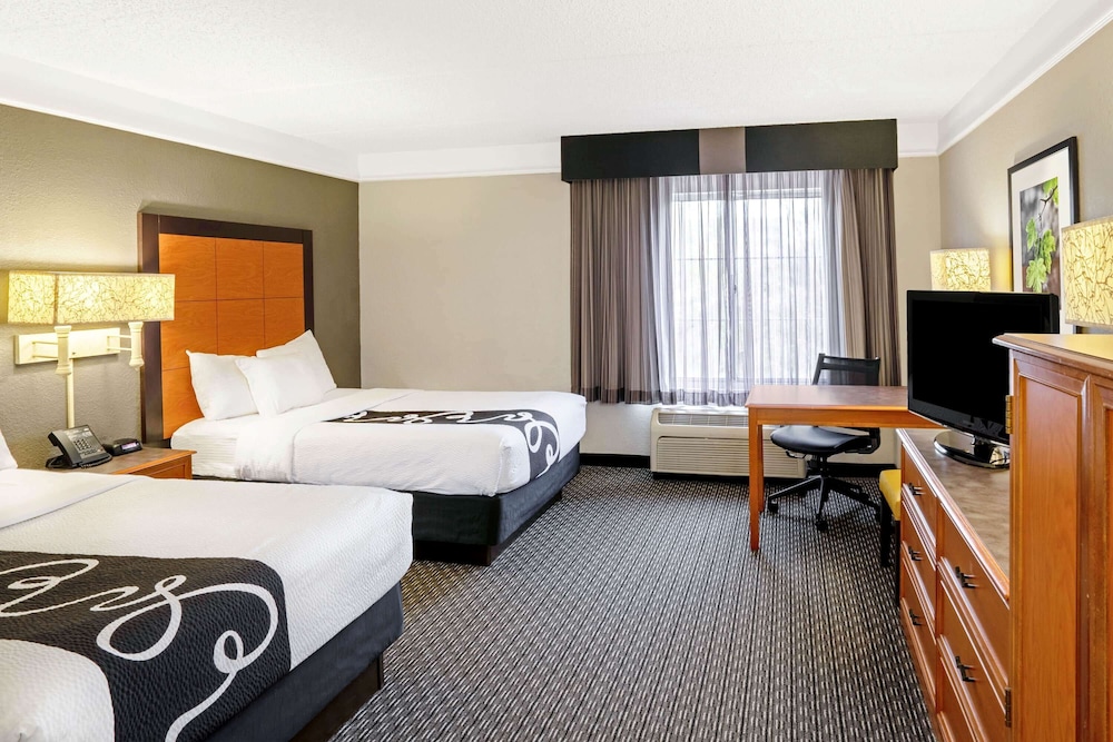 La Quinta Inn & Suites by Wyndham Houston West Park 10 - photo 11