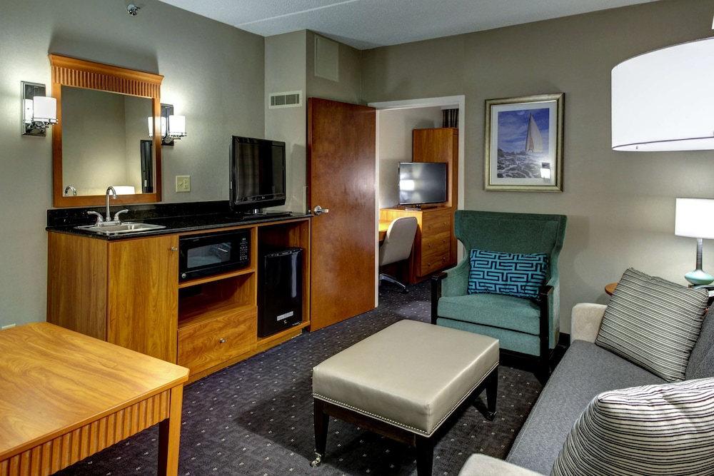 Embassy Suites Williamsburg - photo 9