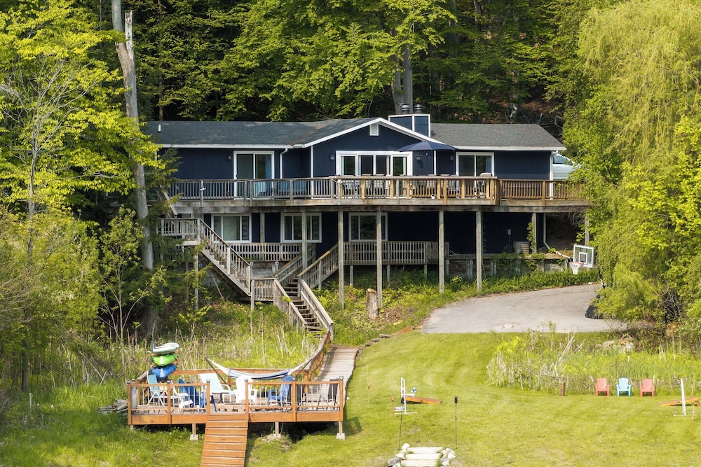 Waterfront Deck And Dock Torch Lake Home — 4-Star Luxury Hotel in Traverse City, United States