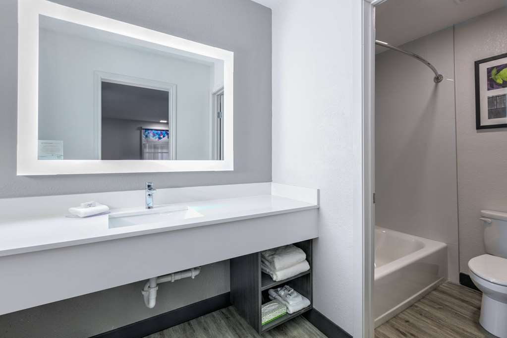 La Quinta Inn by Wyndham Dallas Uptown - photo 56