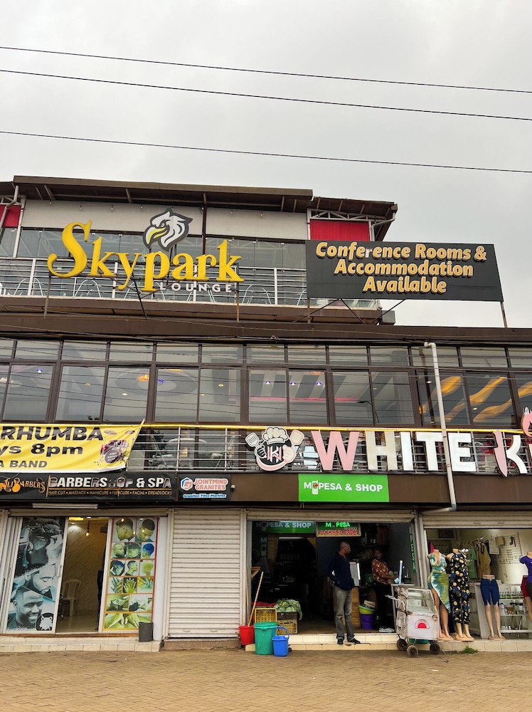 Sky Park Lounge - last minute hotel in Nairobi