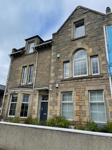 Premier Apartment D — 4-Star Luxury Hotel in Broxburn, United Kingdom
