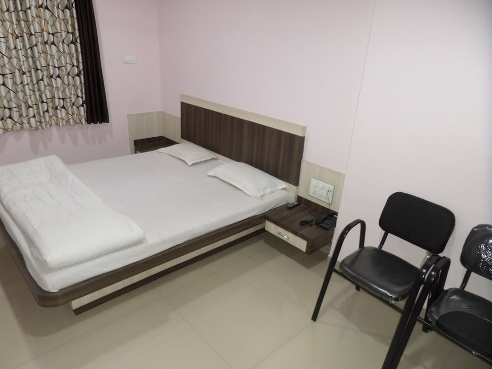 Hotel Amit Plaza — Dhulia — photo 4