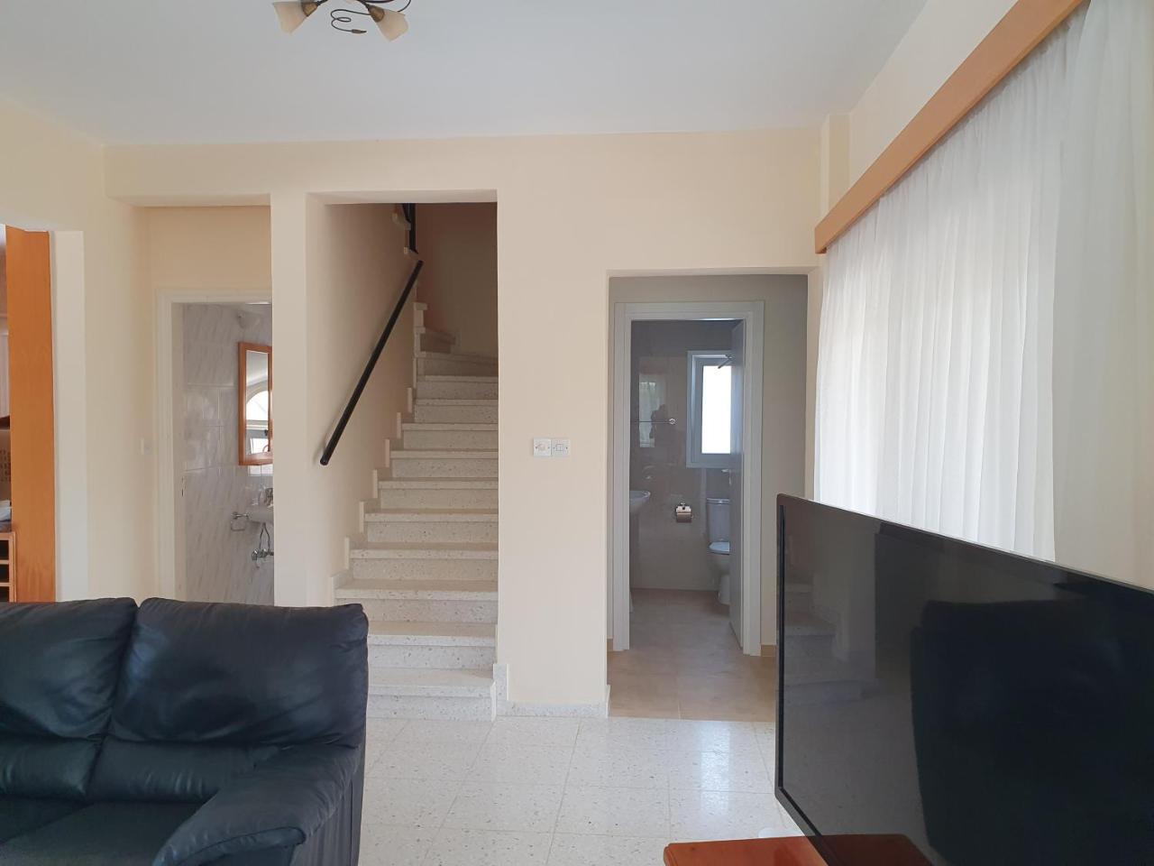 Villa Victoria 400 meters to the beach