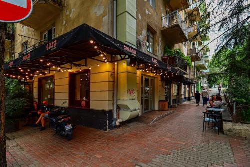 Stylish 2BR Apt in Vake Central Tbilisi By Wehost