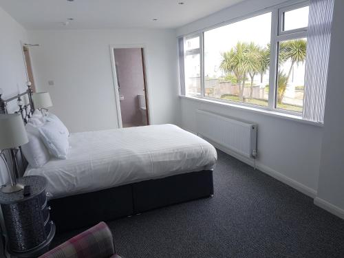 Halfway House Hotel — hotel in Larne