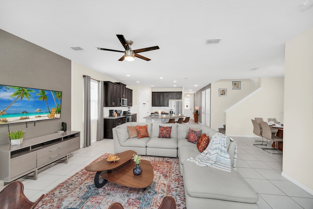Chic Resort Villa: Themed Rooms Pool & Game Room - photo 26