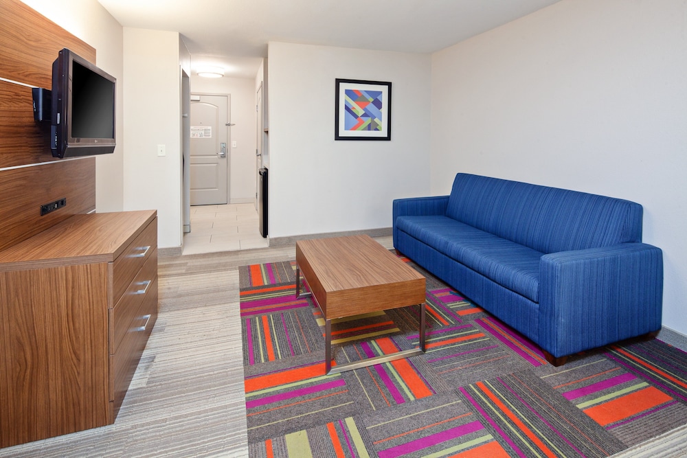 Holiday Inn Express & Suites Clovis Fresno Area by IHG - photo 8
