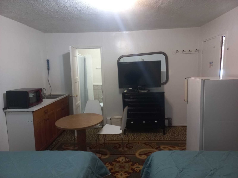 Pillow Talk Motel - photo 33