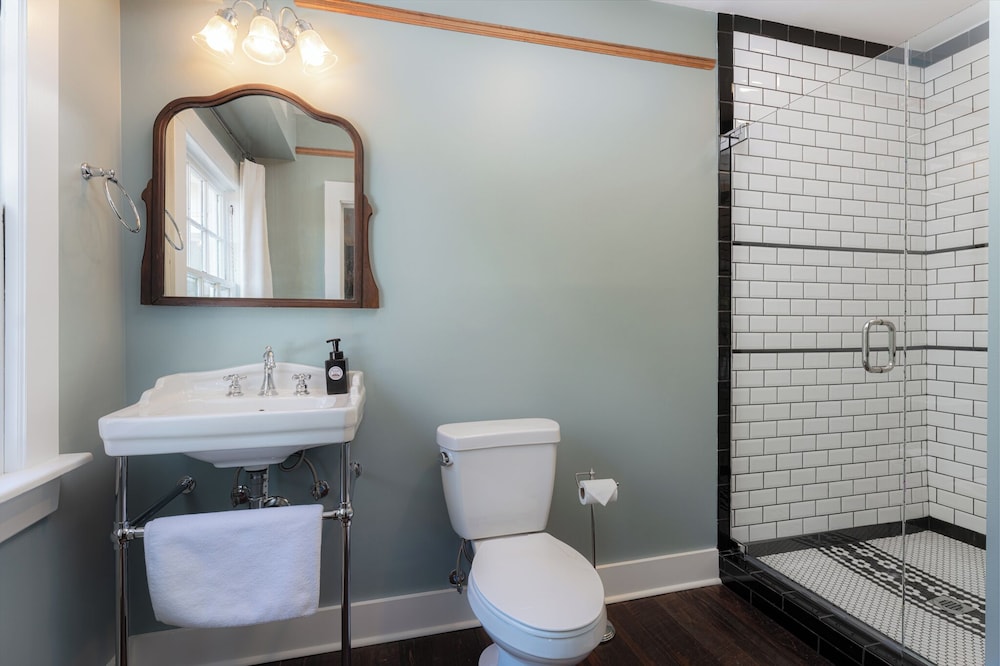 The NuWray Hotel & Carriage House - photo 65