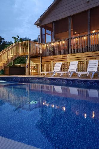 Woodlands Wonder by Oak Island Accommodations - photo 10