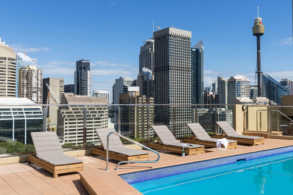 Oaks Hyde Park Plaza