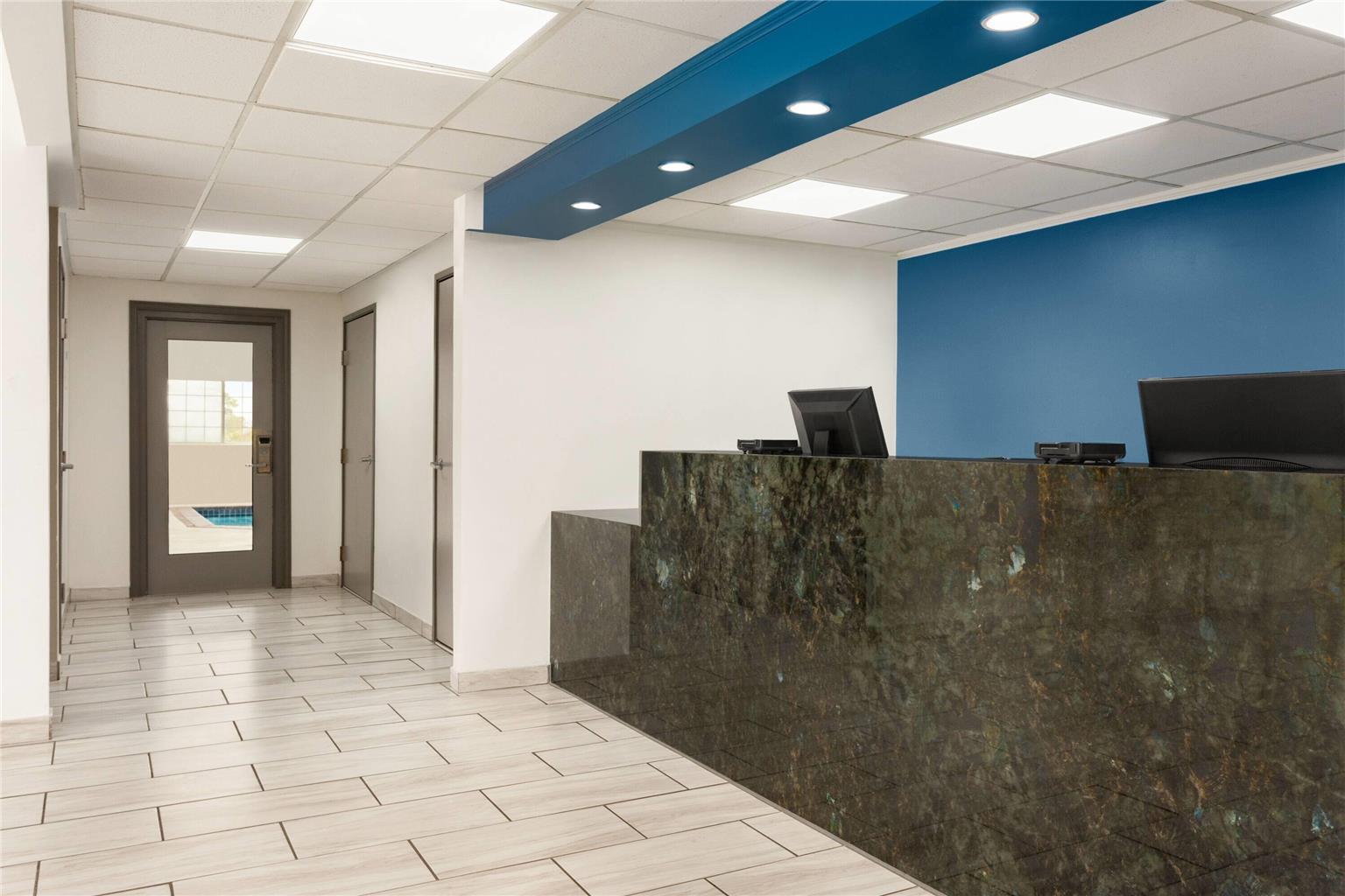 Baymont by Wyndham Blackwell I 35 - photo 4