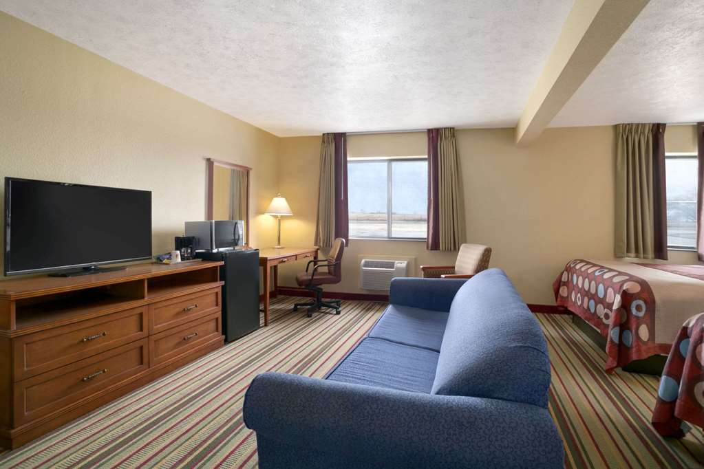 Super 8 by Wyndham Park City North Wichita Area - photo 3