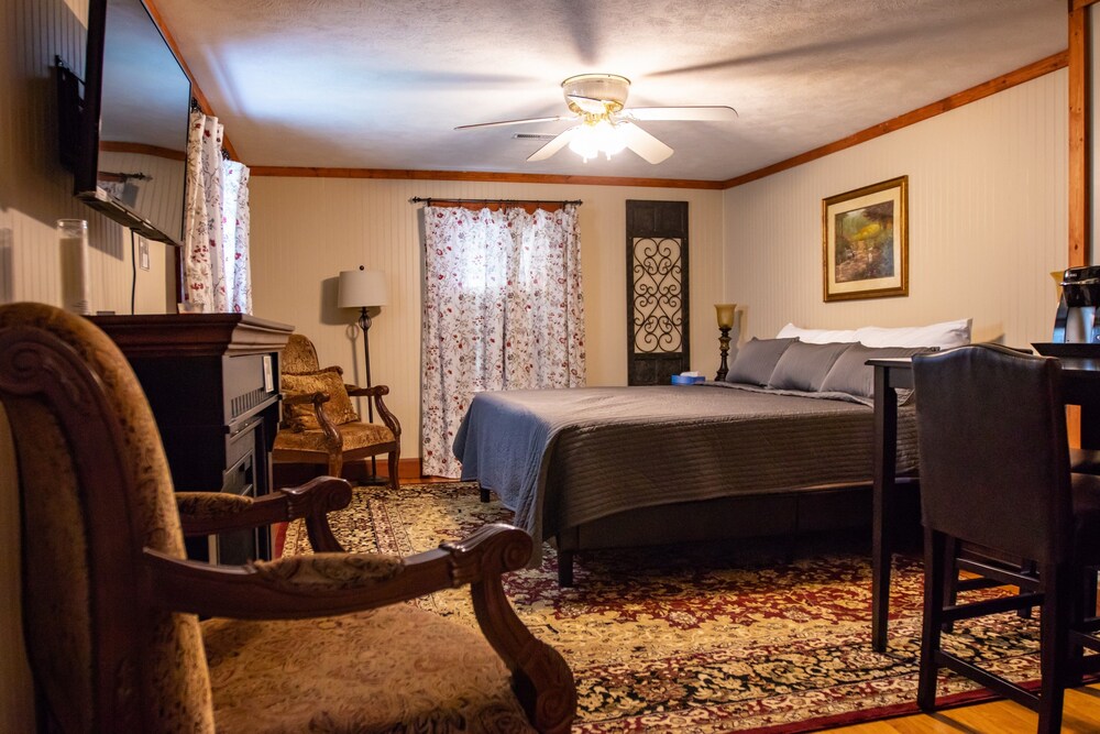 Hocking Hills Inn - carbon neutral hotel in Logan
