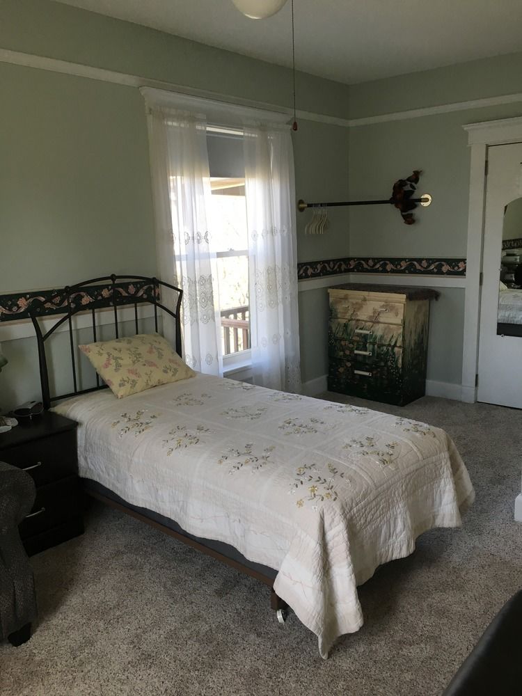 Francie's Inn - photo 21