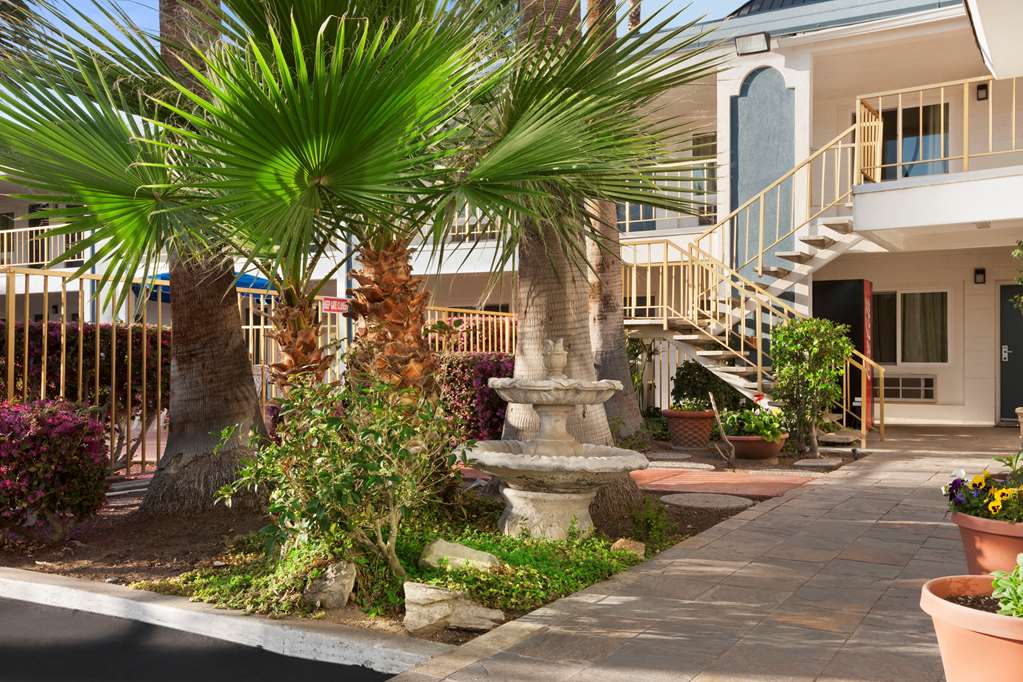 Travelodge by Wyndham Bakersfield - photo 3