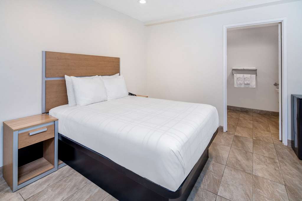 Super 8 by Wyndham Bakersfield CA - photo 15