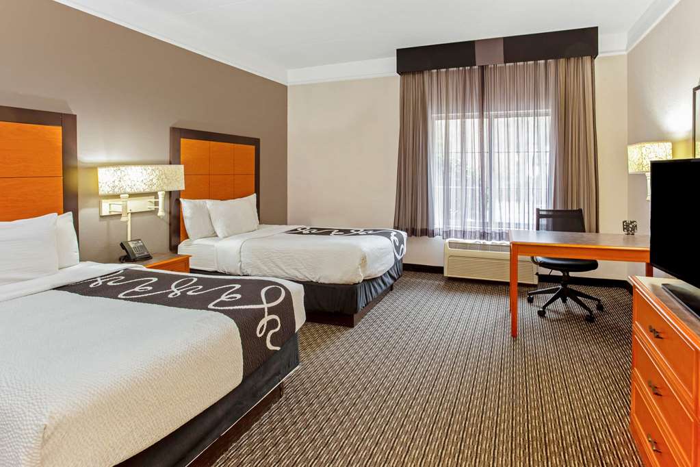 La Quinta Inn & Suites by Wyndham Birmingham Hoover - photo 25
