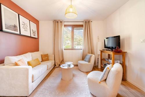 Au Centre Cosy Et Neuf Proche Station Ski Parking Terasse — hotel in Taninges
