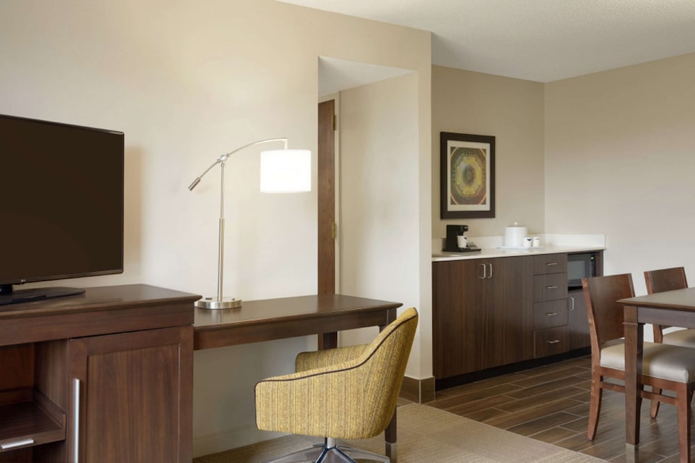 Hampton Inn & Suites Springdale - photo 24