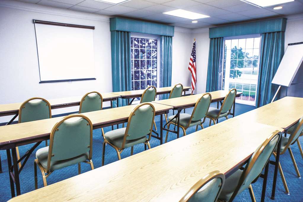 La Quinta Inn by Wyndham Moline Airport - photo 23