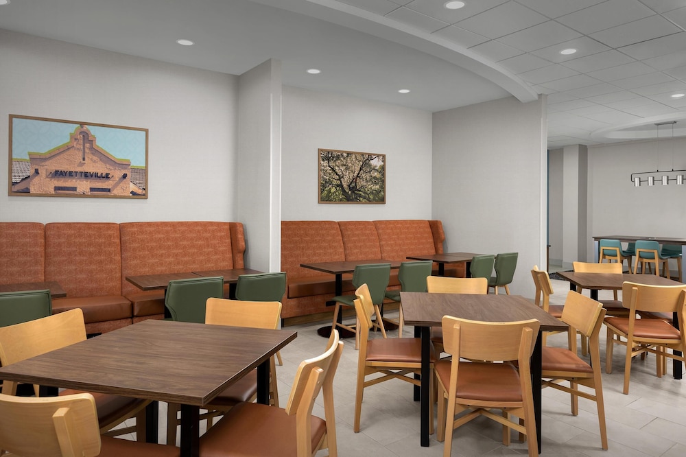 Hampton Inn Fayetteville Fort Bragg - photo 24