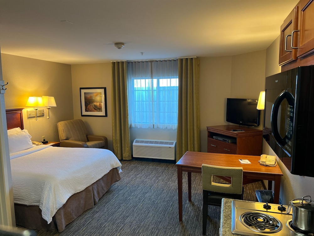 Candlewood Suites Wichita Falls at Maurine Street an IHG Hotel - photo 2