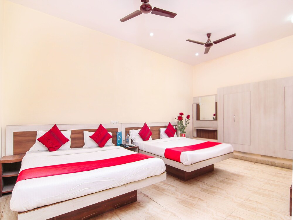 OYO 13097 Lukergunj Holidays — hotel in Allahabad