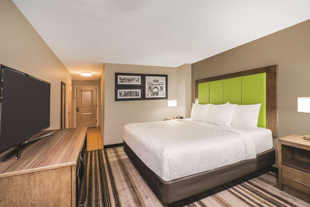 La Quinta Inn & Suites by Wyndham Brooklyn Central - photo 14