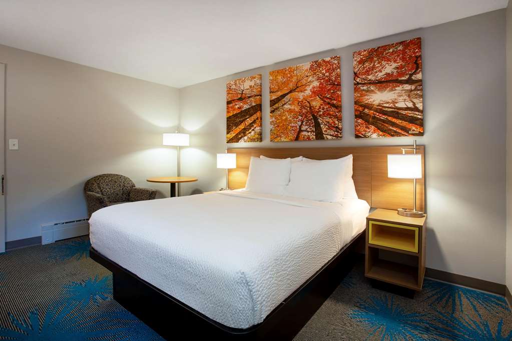 Days Inn by Wyndham Marquette - photo 22