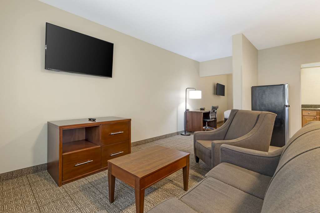 Comfort Suites Near Vancouver Mall - photo 18