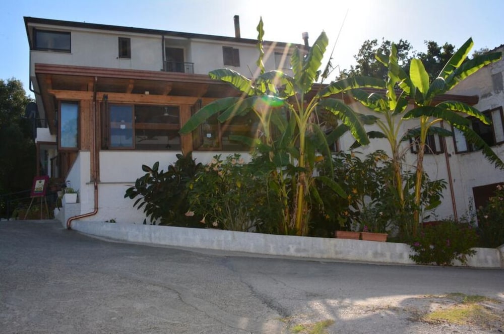 Il Moro della Molpa - carbon neutral hotel in Centola