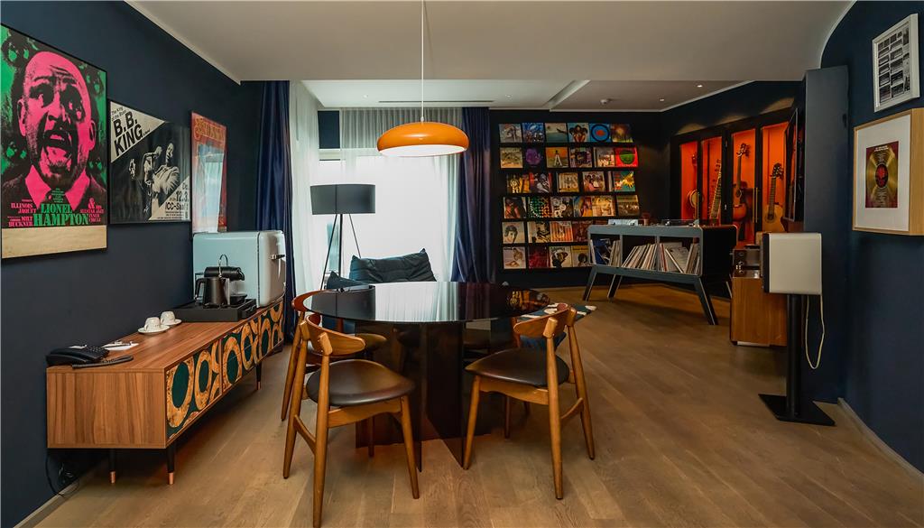 Inspired by the iconic energy of Studio 54 and the smooth legacy of jazz great Lionel Hampton — who once called this hotel home — Studio 45 is a 95qm sanctuary made for those who understand the difference between style and substance.