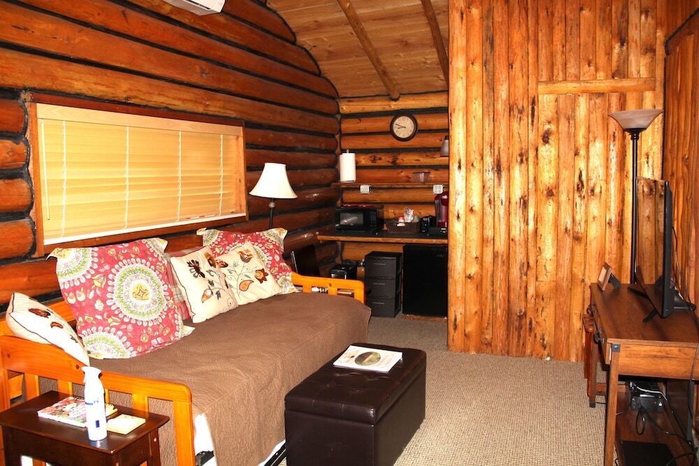 Yellowstone Hot Springs Resort - photo 8