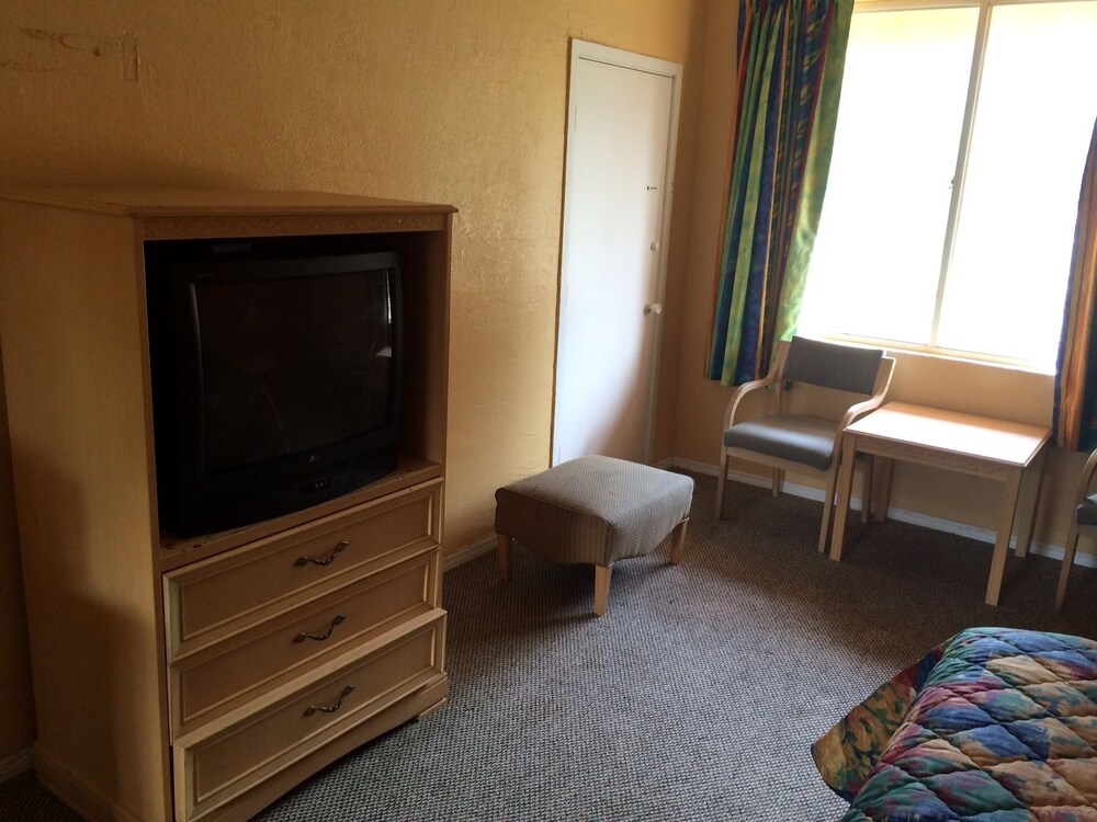 Host Inn - photo 9