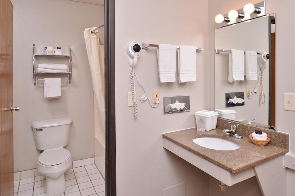 Cottonwood Inn and Conference Center - photo 25