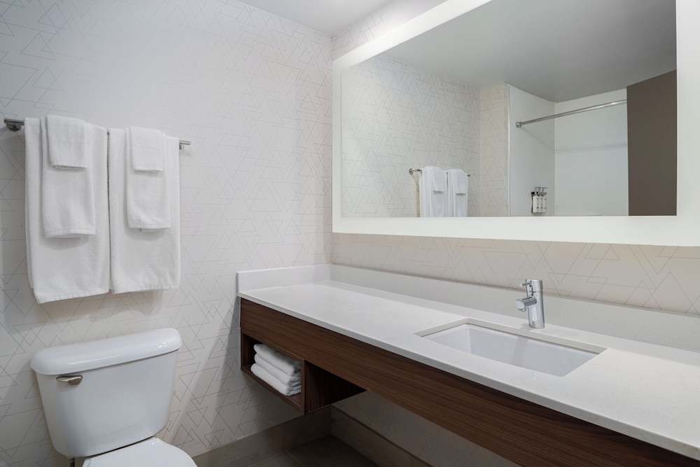 Holiday Inn Express Hotel & Suites Bentonville by IHG - photo 24
