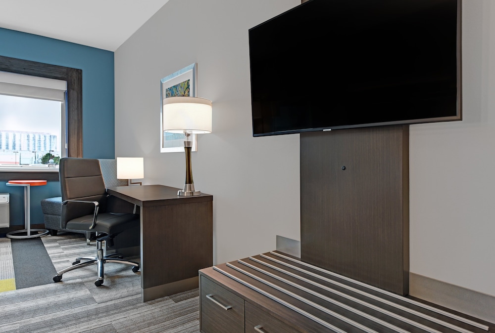 Holiday Inn Express & Suites Houston Memorial City Centre by IHG - photo 9