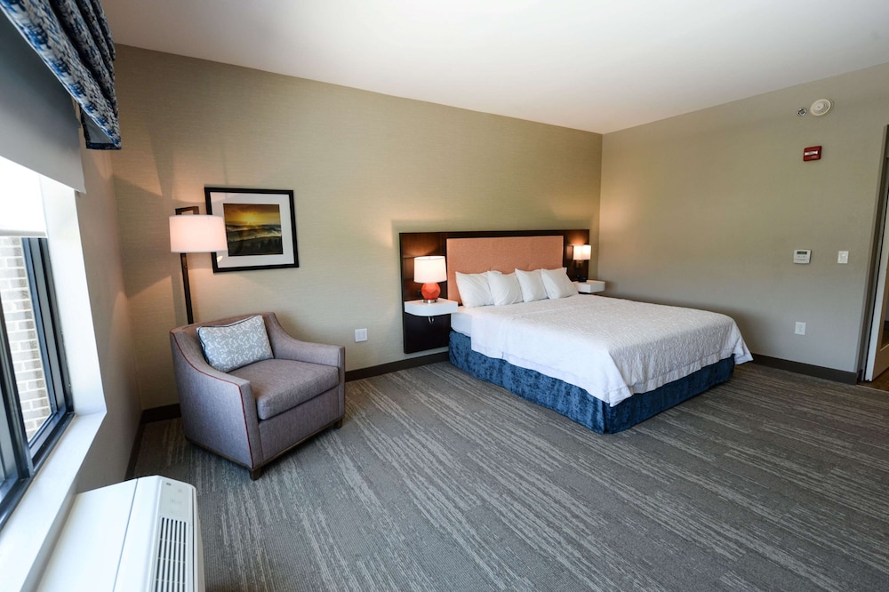 Hampton Inn & Suites Lenoir - photo 10